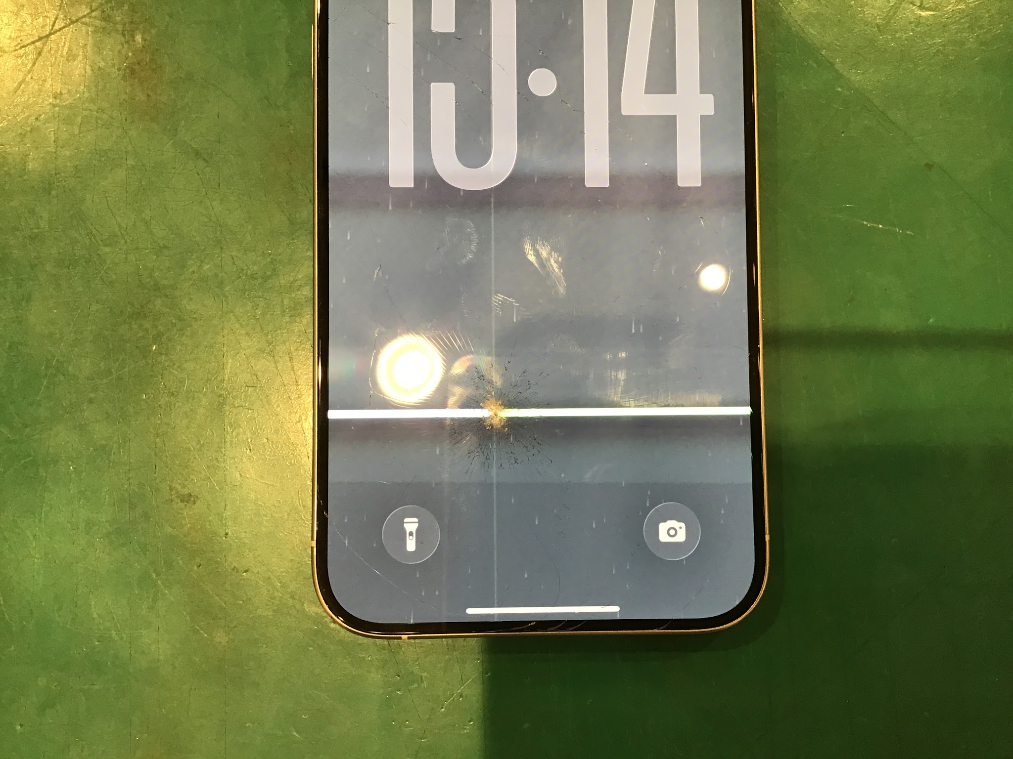 iPhone15ProMaxの画面交換を行いました。【スマホ修理工房丸井錦糸町店】